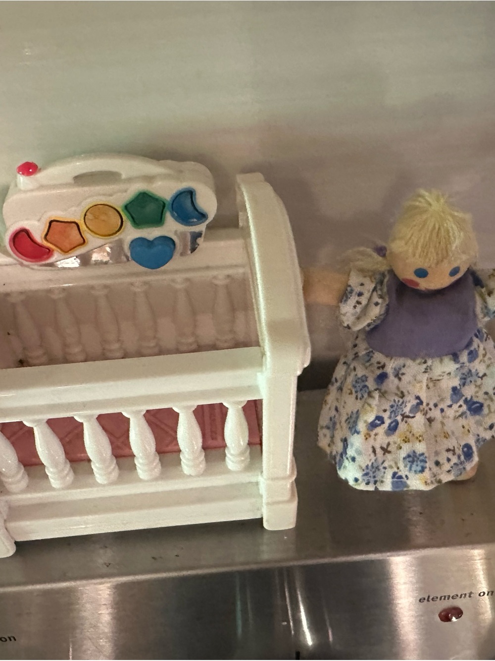 Fisher Price Loving Family Musical Crib Baby Bed Dollhouse Accessory With Doll